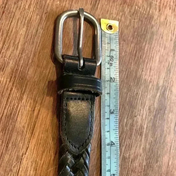 Source Unknown 100% leather  belt, braided with silver buckle - Picture 3 of 5
